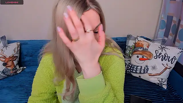 Snapshot of EllenMoore chatting on February 28, 3:06 am EllenMoore online show from February 28, 3:06 am