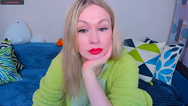 EllenMoore online show from March 19, 3:06 am