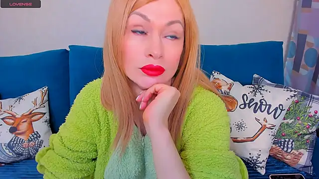 Snapshot of EllenMoore chatting on December 1, 3:07 am EllenMoore online show from December 1, 3:07 am