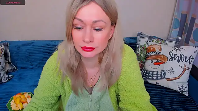 Snapshot of EllenMoore chatting on February 27, 3:07 am EllenMoore online show from February 27, 3:07 am