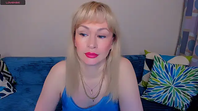 Snapshot of EllenMoore chatting on June 27, 3:12 am EllenMoore online show from June 27, 3:12 am