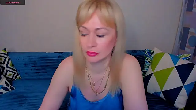 Snapshot of EllenMoore chatting on June 30, 3:06 am EllenMoore online show from June 30, 3:06 am