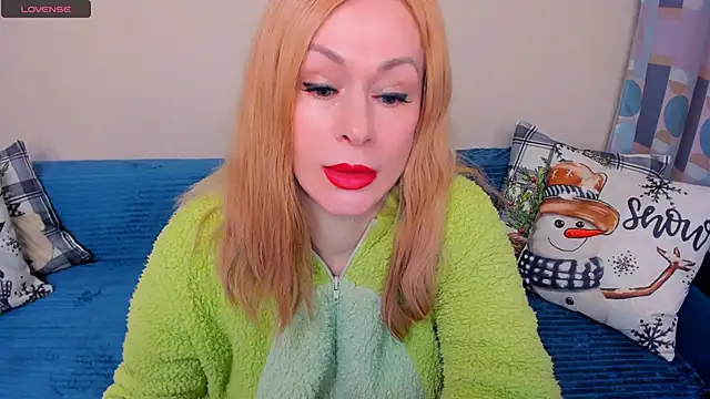 Snapshot of EllenMoore chatting on January 13, 3:10 am EllenMoore online show from January 13, 3:10 am