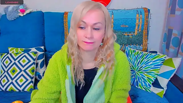 EllenMoore online show from December 17, 2:33 am