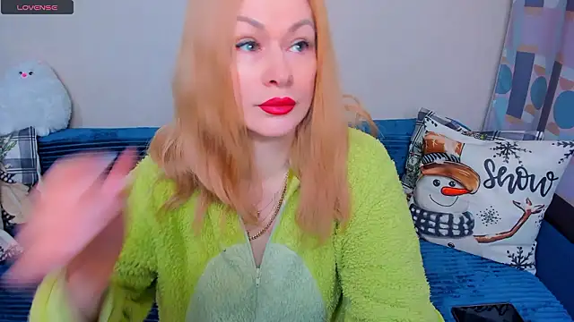 Snapshot of EllenMoore chatting on February 7, 3:03 am EllenMoore online show from February 7, 3:03 am