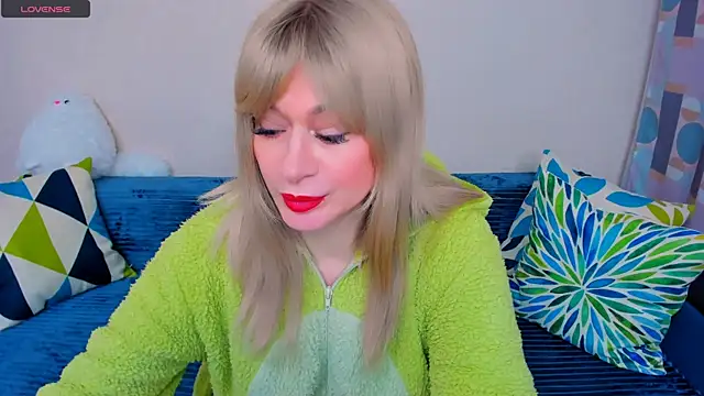 EllenMoore online show from March 27, 3:04 am