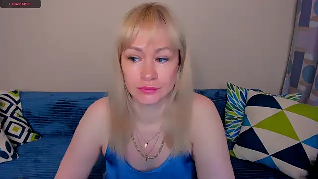 Snapshot of EllenMoore chatting on June 17, 3:06 am EllenMoore online show from June 17, 3:06 am