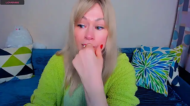 EllenMoore online show from April 5, 3:13 am