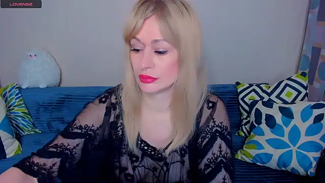 EllenMoore online show from April 24, 3:08 am