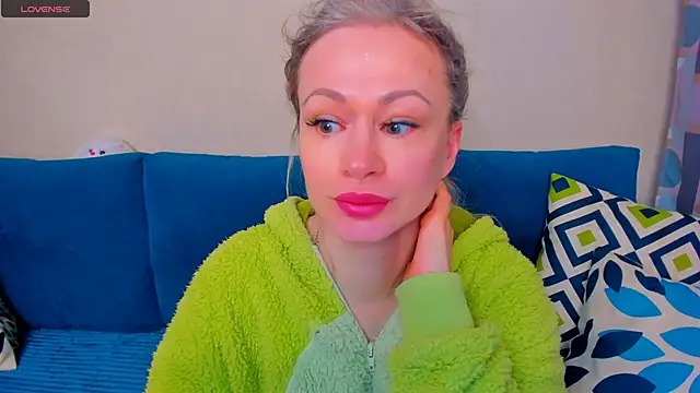 EllenMoore online show from October 13, 3:08 am