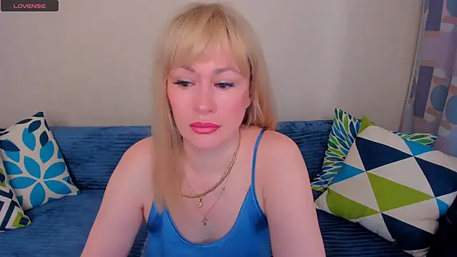 EllenMoore online show from June 5, 3:22 am