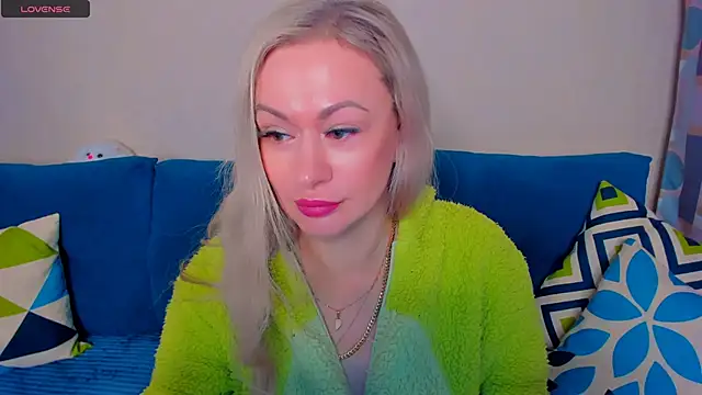 EllenMoore online show from October 15, 3:05 am
