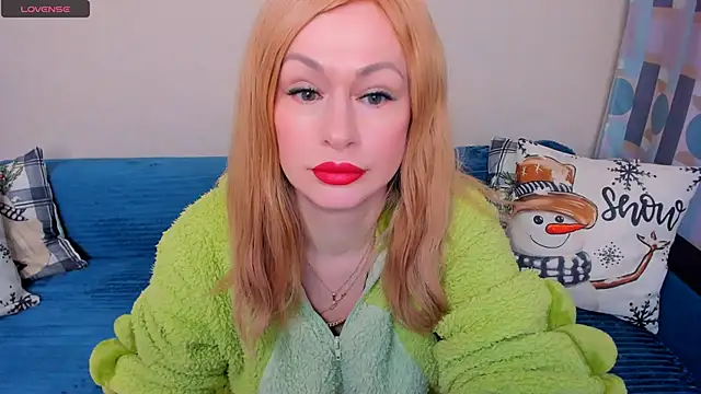 Snapshot of EllenMoore chatting on January 11, 3:13 am EllenMoore online show from January 11, 3:13 am