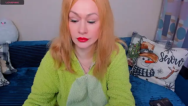 Snapshot of EllenMoore chatting on February 2, 3:05 am EllenMoore online show from February 2, 3:05 am