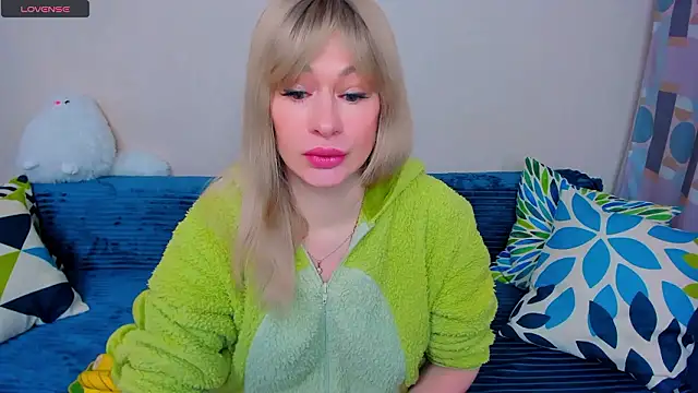 EllenMoore online show from March 28, 3:07 am