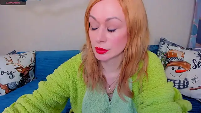 Snapshot of EllenMoore chatting on January 6, 3:10 am EllenMoore online show from January 6, 3:10 am