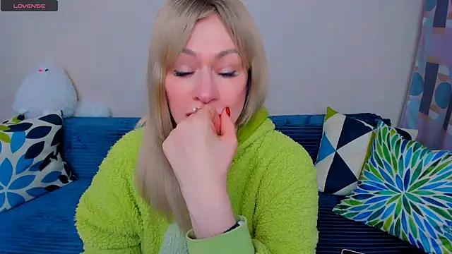 EllenMoore online show from April 1, 3:08 am