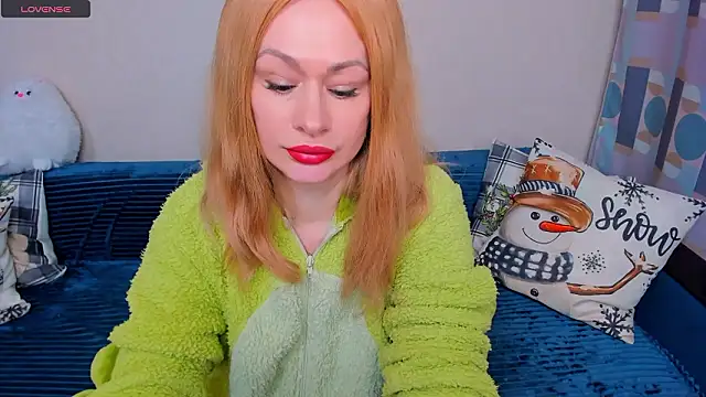 Snapshot of EllenMoore chatting on February 16, 3:27 am EllenMoore online show from February 16, 3:27 am