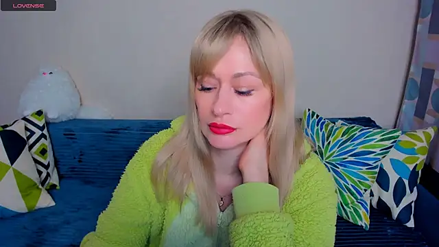 EllenMoore online show from April 13, 3:10 am