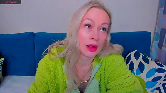 EllenMoore online show from October 4, 3:08 am