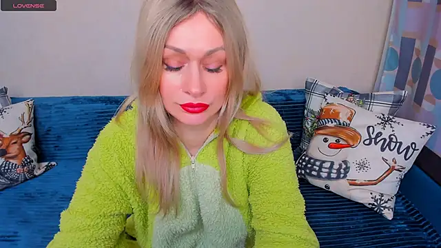 Snapshot of EllenMoore chatting on March 2, 5:08 am EllenMoore online show from March 2, 5:08 am