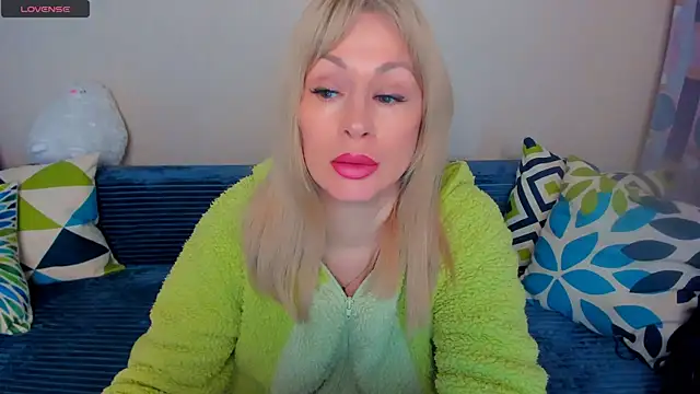 EllenMoore online show from April 29, 3:11 am