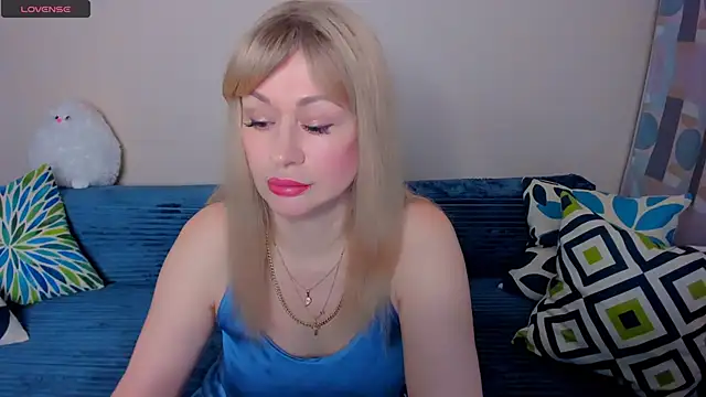 EllenMoore online show from April 19, 3:07 am
