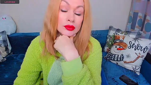 Snapshot of EllenMoore chatting on February 3, 3:04 am EllenMoore online show from February 3, 3:04 am