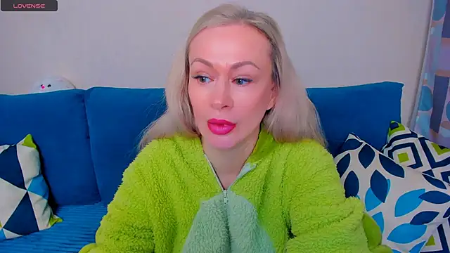 EllenMoore online show from October 7, 3:07 am