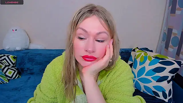 EllenMoore online show from March 11, 3:22 am