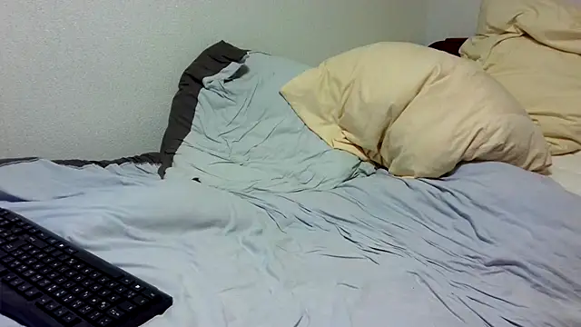 Snapshot of shymanhn chatting on December 4, 8:23 pm shymanhn online show from December 4, 8:23 pm