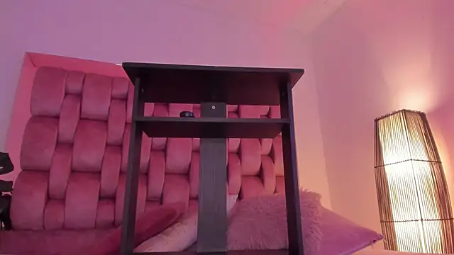 Snapshot of Secret_chells chatting on November 24, 12:16 pm Secret chells online show from November 24, 12:16 pm