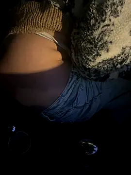 Snapshot of Elvira75 chatting on December 14, 7:14 am Elvira75 online show from December 14, 7:14 am