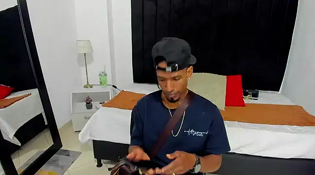anhtony wayans online show from December 8, 9:52 pm