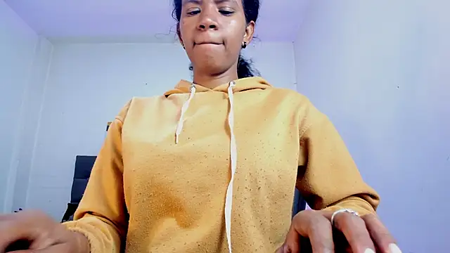 Ellie Alves online show from October 6, 1:45 pm