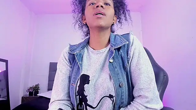 Ellie Alves online show from November 11, 1:28 pm