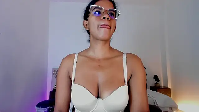 Ellie Alves online show from March 18, 1:23 pm