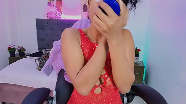 Ellie Alves online show from September 24, 1:17 pm