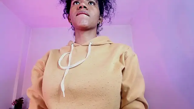 Ellie Alves online show from November 18, 1:03 pm