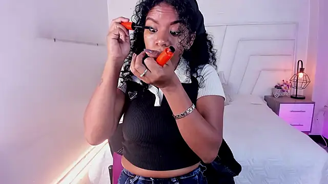 Ellie Alves online show from February 27, 12:45 pm