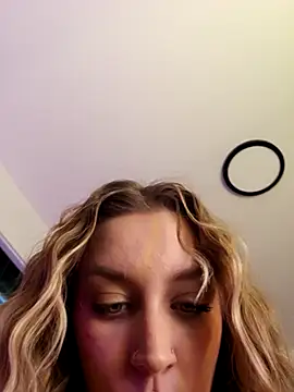 Snapshot of LilyOrion chatting on November 6, 8:02 pm LilyOrion online show from November 6, 8:02 pm