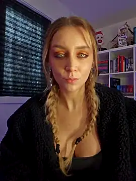 Snapshot of LilyOrion chatting on November 15, 7:40 pm LilyOrion online show from November 15, 7:40 pm