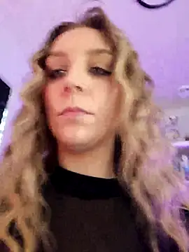 Snapshot of LilyOrion chatting on November 24, 7:25 pm LilyOrion online show from November 24, 7:25 pm