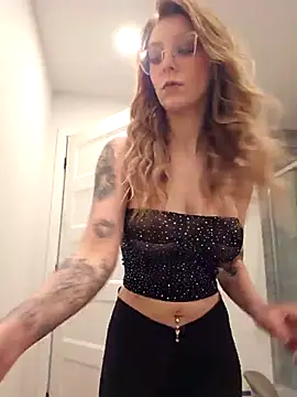 LilyOrion online show from February 8, 6:49 pm