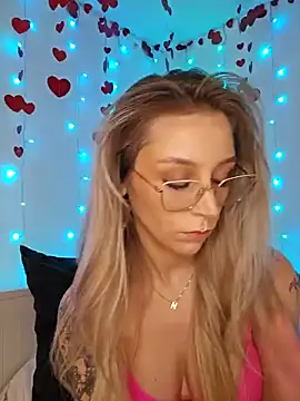 Snapshot of LilyOrion chatting on February 21, 7:10 pm LilyOrion online show from February 21, 7:10 pm