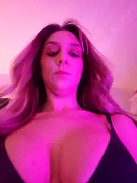 Snapshot of LilyOrion chatting on December 2, 9:16 pm LilyOrion online show from December 2, 9:16 pm