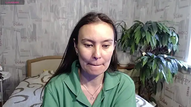 Snapshot of GinaQSoul chatting on June 19, 4:40 am GinaQSoul online show from June 19, 4:40 am