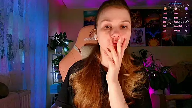 Snapshot of GoodWitch_ chatting on December 23, 7:51 am GoodWitch online show from December 23, 7:51 am