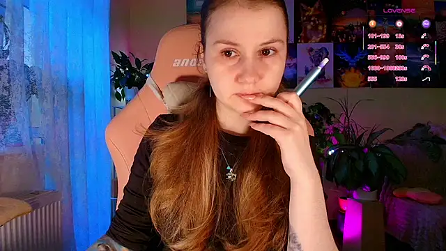 Snapshot of GoodWitch_ chatting on February 13, 7:52 am GoodWitch online show from February 13, 7:52 am