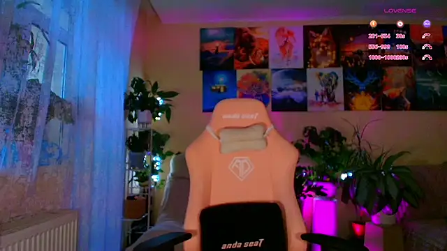 Snapshot of GoodWitch_ chatting on February 5, 7:48 am GoodWitch online show from February 5, 7:48 am